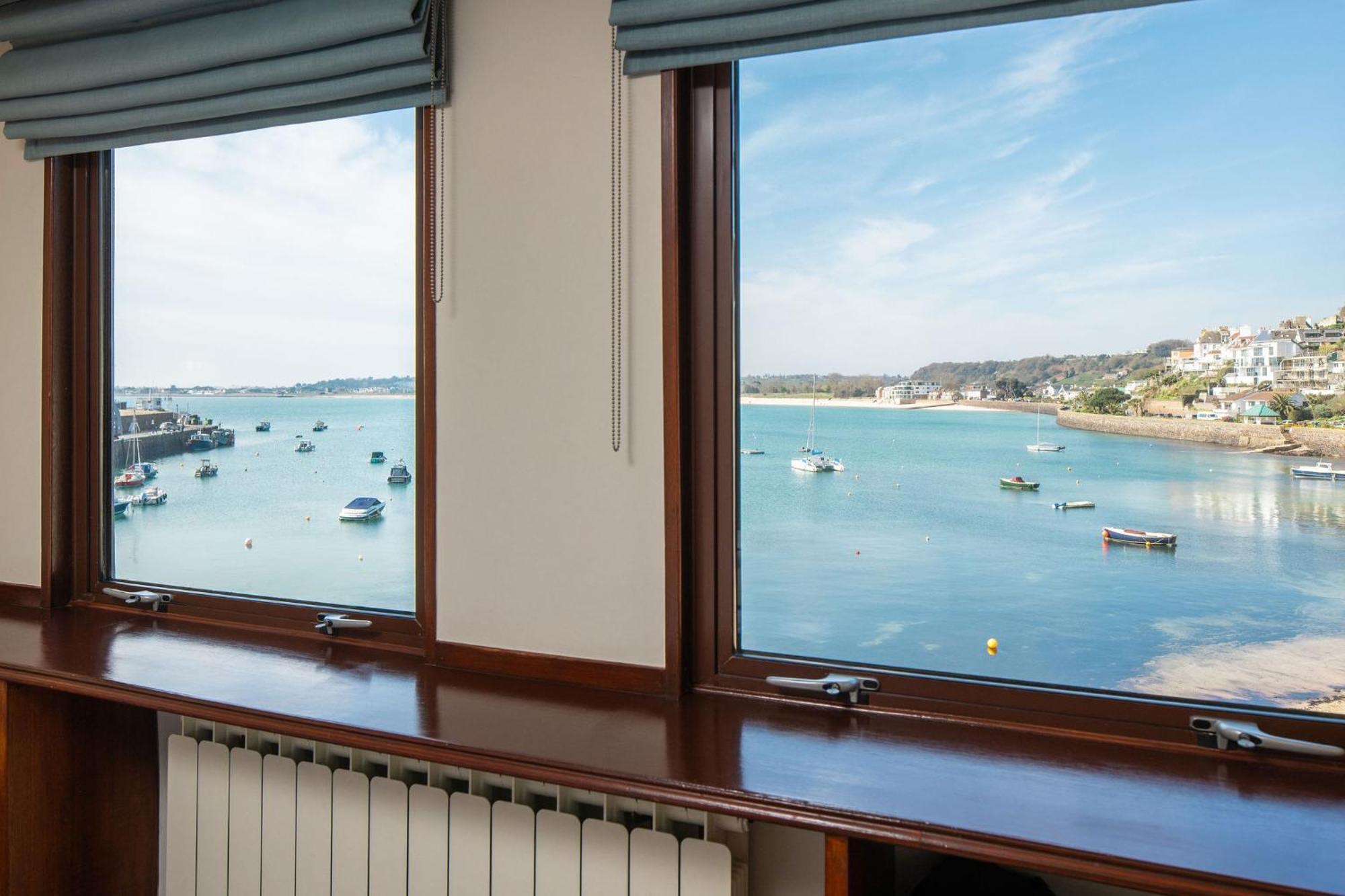 The Moorings Hotel & Restaurant Gorey Exterior photo